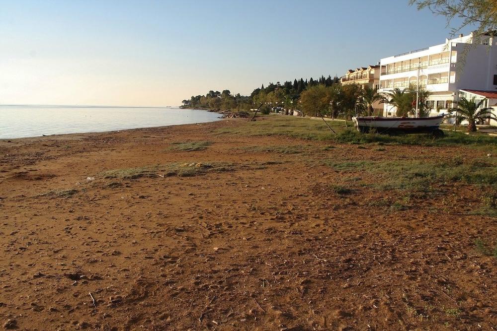 Aura Boutique Hotel Lixouri Exterior photo